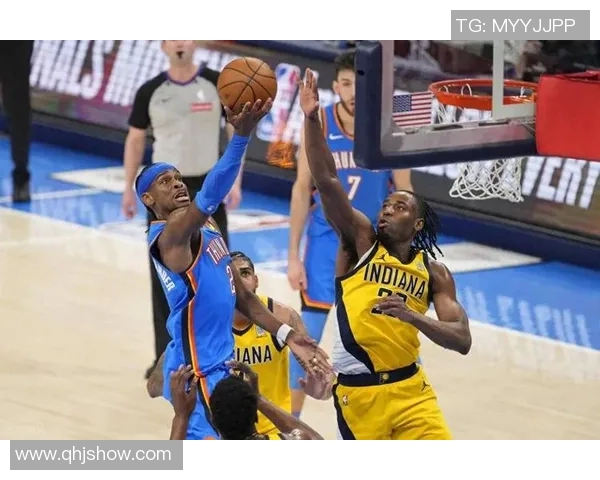 亚历山大及时回应 后撤步三分命中