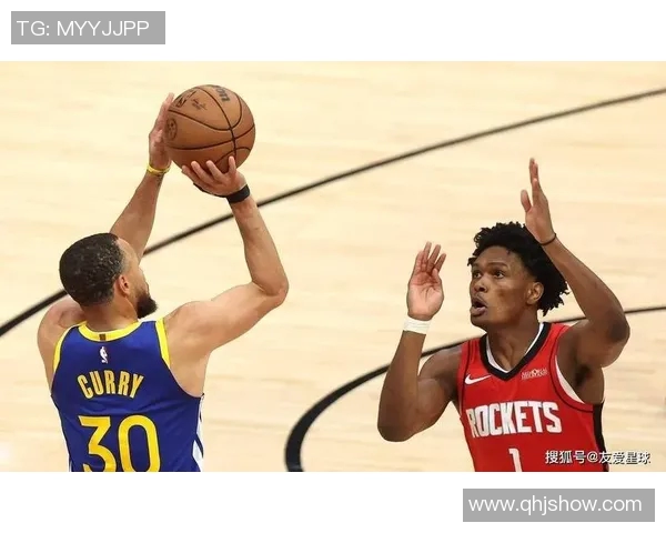 霍勒迪精准三分回击对手展现强大射程与比赛决心 霍勒迪精准三分回击对手展现强大射程与比赛决心