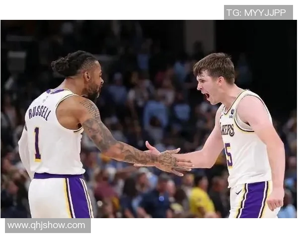 自信满满!里夫斯正面三分空心入网 自信满满!里夫斯正面三分空心入网