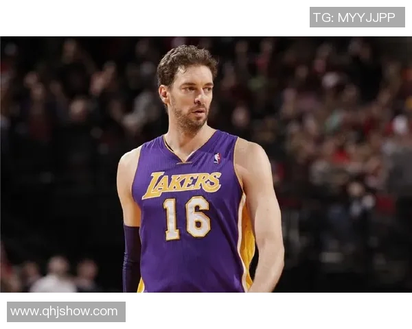 【今日NBA球员穿搭】 阿夫迪亚90年代感 坦普尔万年不变西装马甲 【今日NBA球员穿搭】 阿夫迪亚90年代感 坦普尔万年不变西装马甲