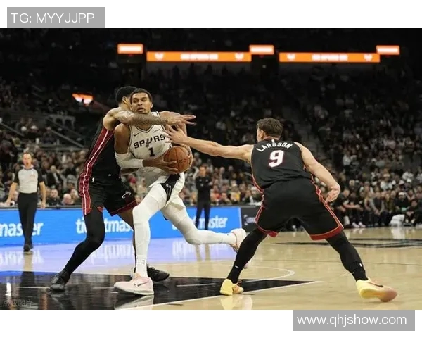 库兹马单节独得14分，率雄鹿第二节全面压制雷霆